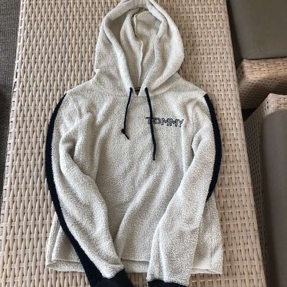 tommy navy hoodie